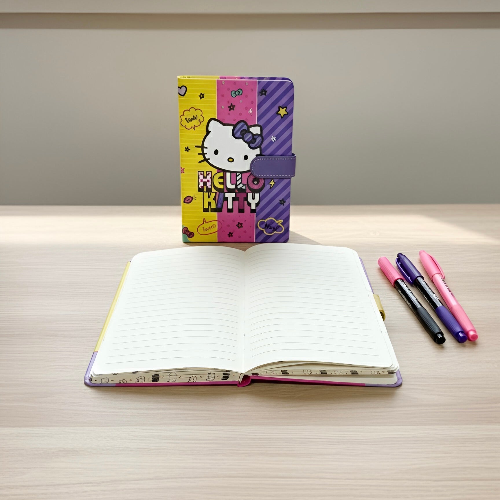 Hello Kitty rokovnik A5 s magnetom, šarenim naslovnicama i olovkama