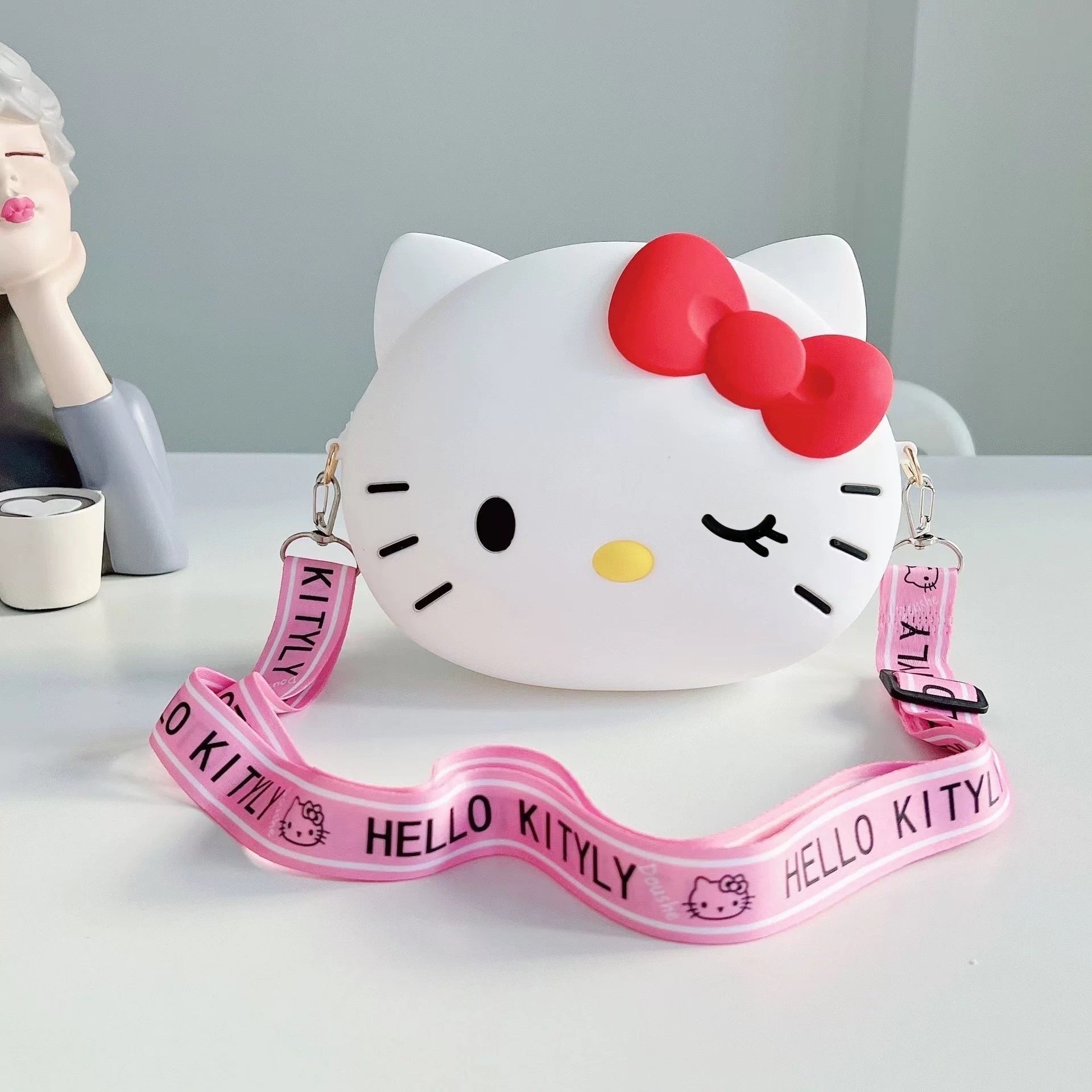 Hello Kitty silikonska torbica s crvenom mašnom i ružičastim remenom