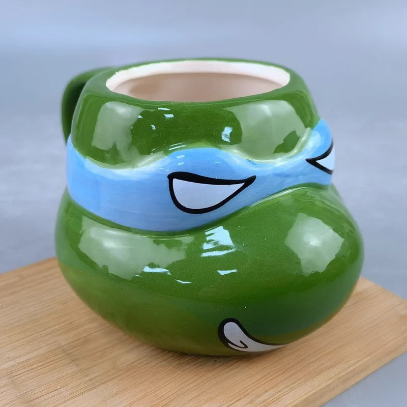 Keramička šolja NINJA TURTLES LEONARDO s zelenom kornjačom i plavom maskom