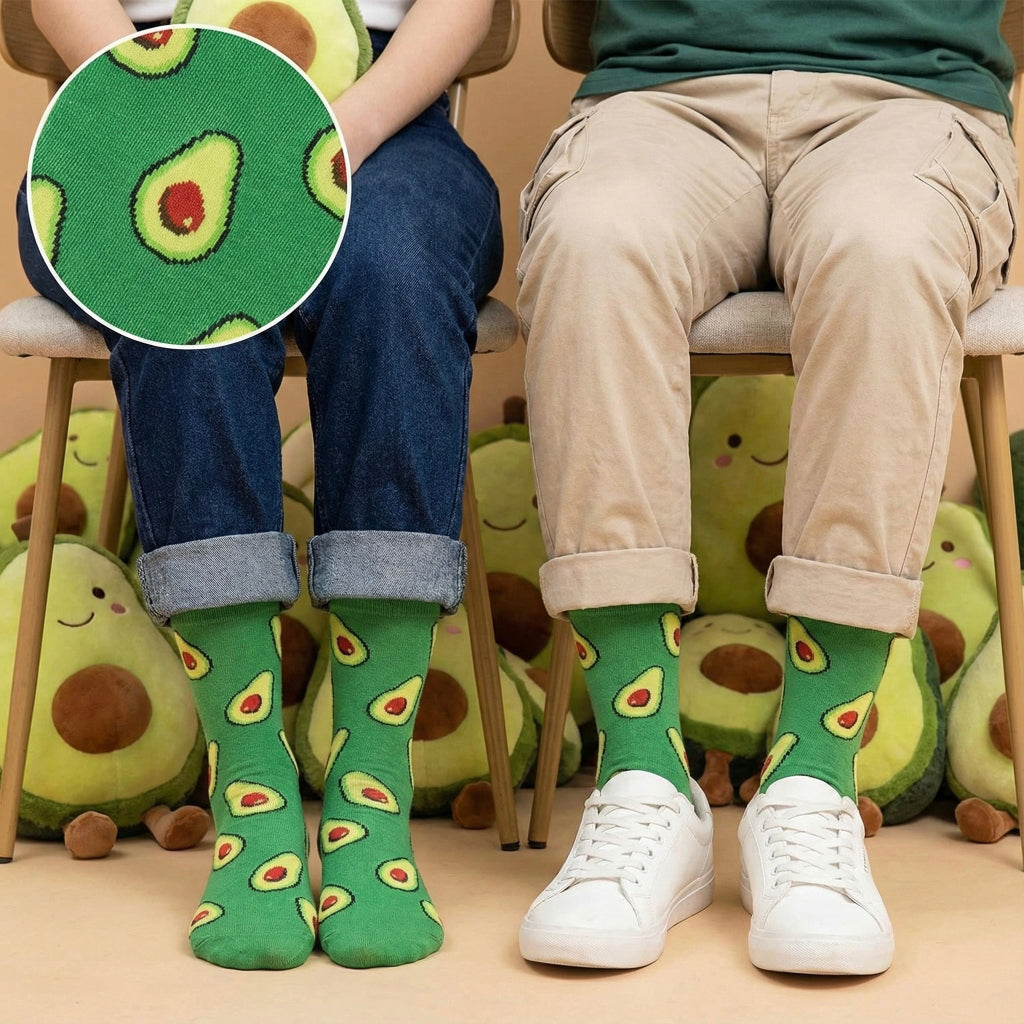Zelene čarape s motivom avokada i razigranim vezom