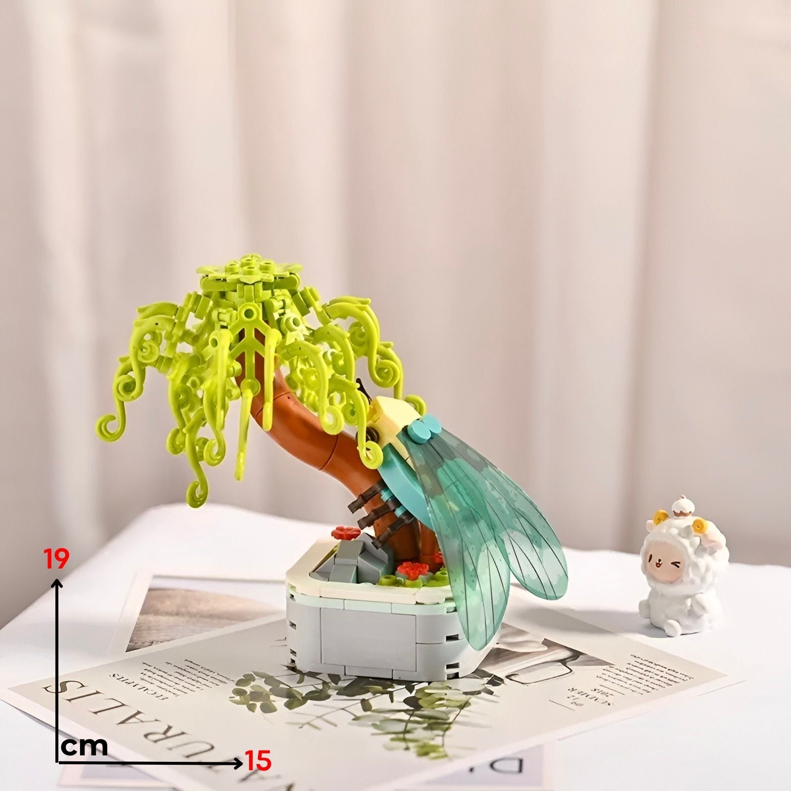 Cikada - vrba lego vibrantni bonsai drvo u limeta zelenoj i tirkiznoj boji s prozirnim krilima