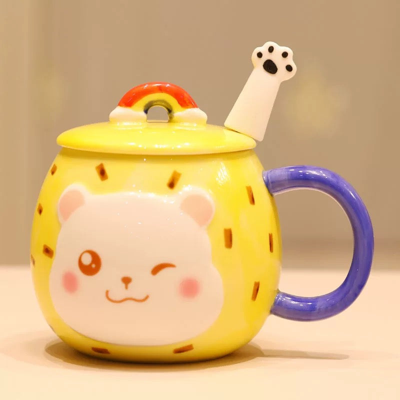 Žuta šolja s temom medvjedića, poklopcem i žličicom s šapom