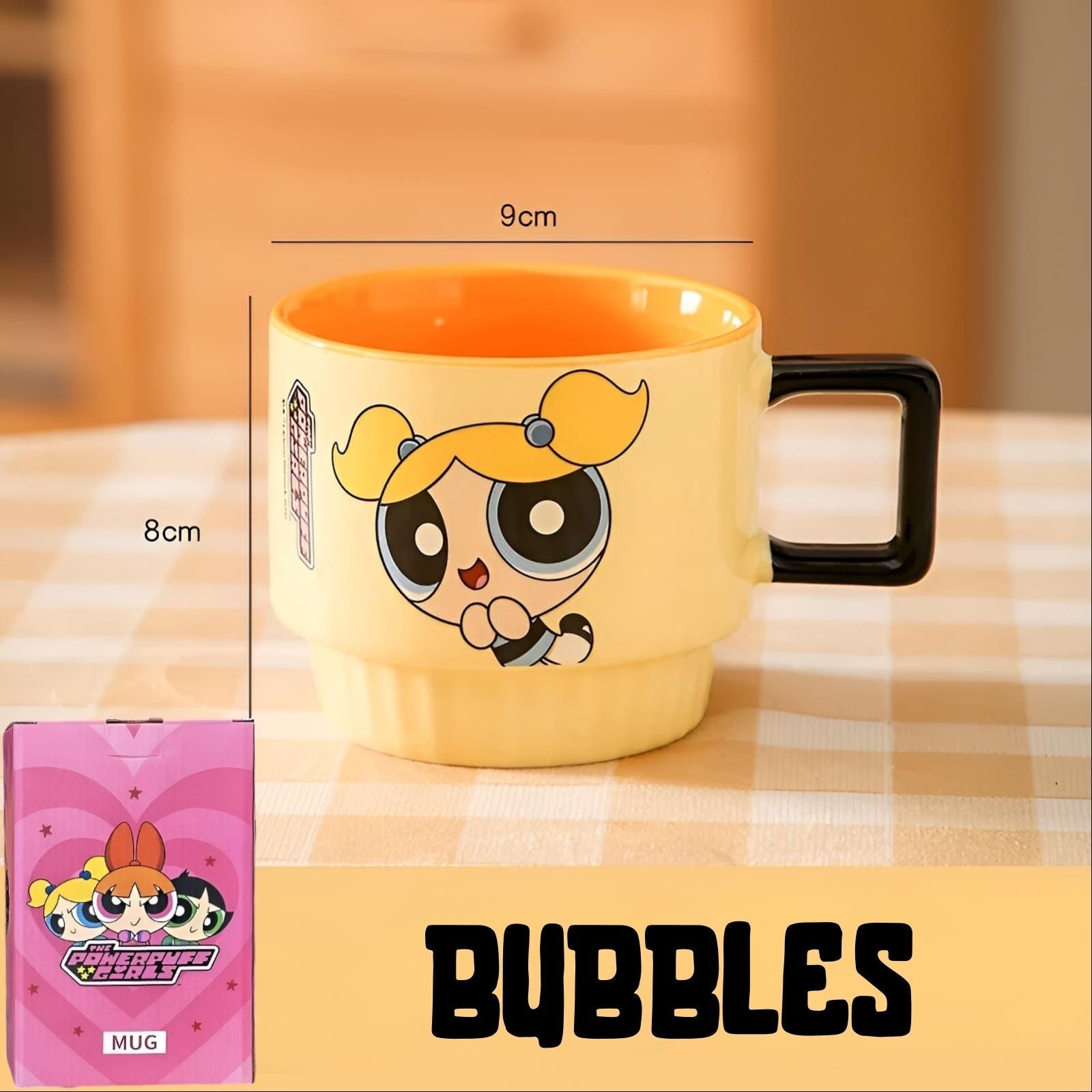 Žuta keramička šolja powerpuff girls s likom bubbles crnom drškom i narančastim unutrašnjim dijelom